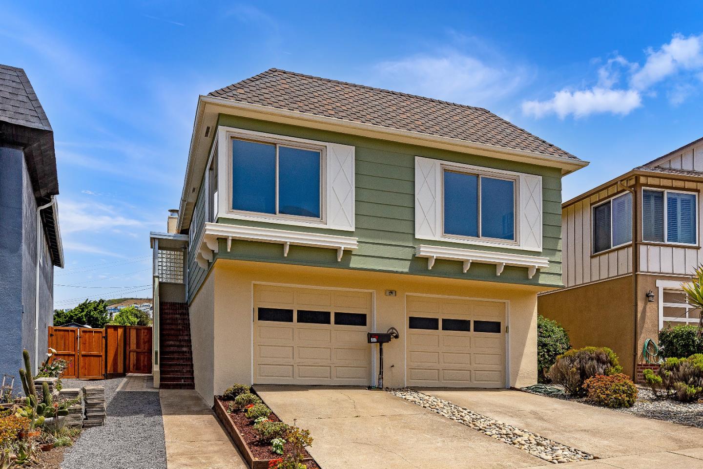 Detail Gallery Image 1 of 1 For 5006 Palmetto Ave, Pacifica,  CA 94044 - 4 Beds | 2/1 Baths