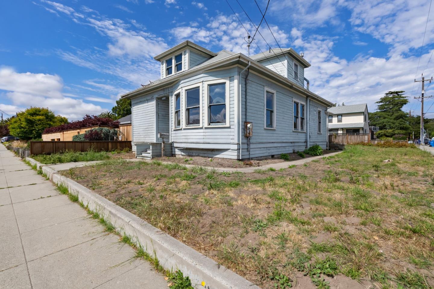 Detail Gallery Image 1 of 1 For 1002 Sumner St, Santa Cruz,  CA 95062 - 4 Beds | 2/1 Baths