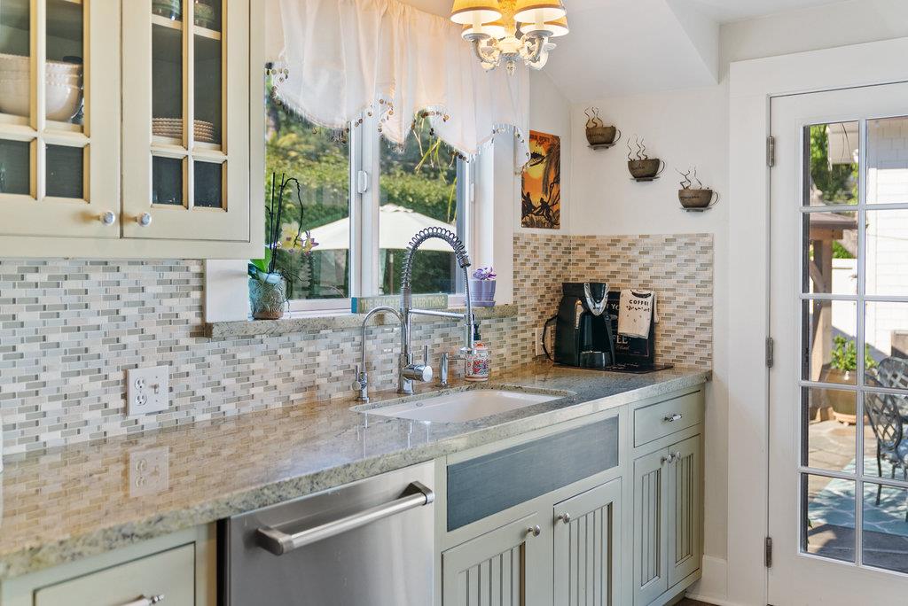 Detail Gallery Image 15 of 79 For 212 Hollister Ave, Capitola,  CA 95010 - 2 Beds | 2/1 Baths