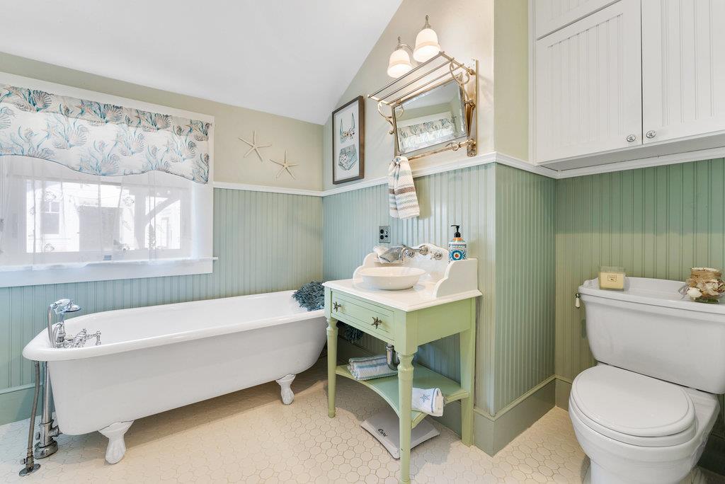 Detail Gallery Image 17 of 79 For 212 Hollister Ave, Capitola,  CA 95010 - 2 Beds | 2/1 Baths