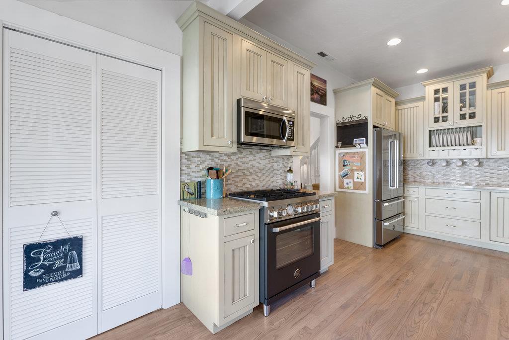 Detail Gallery Image 37 of 79 For 212 Hollister Ave, Capitola,  CA 95010 - 2 Beds | 2/1 Baths