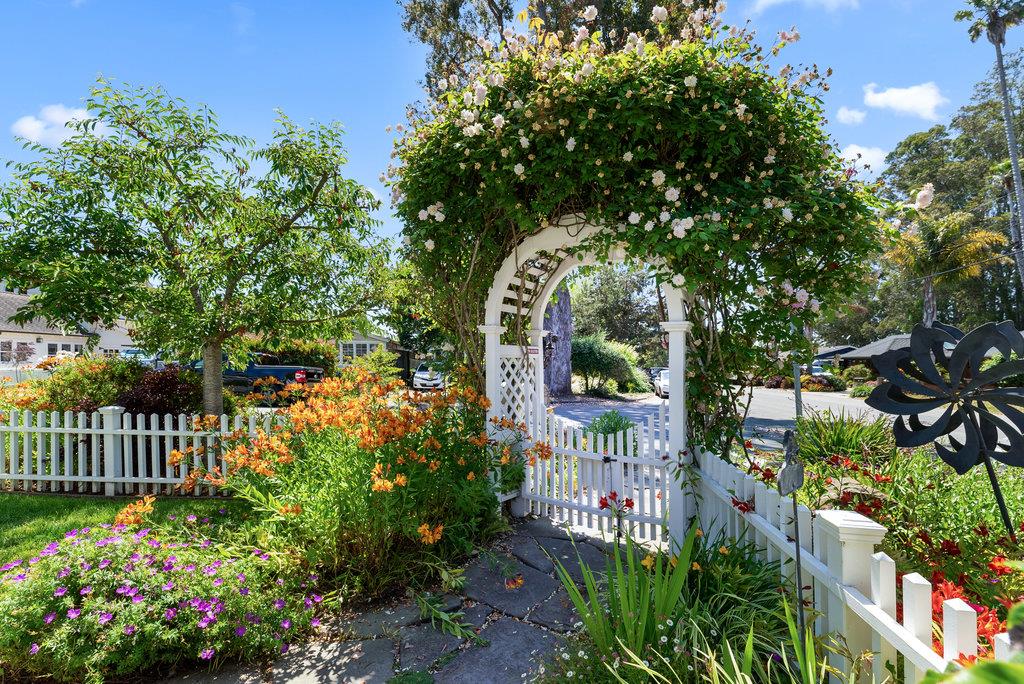 Detail Gallery Image 45 of 79 For 212 Hollister Ave, Capitola,  CA 95010 - 2 Beds | 2/1 Baths