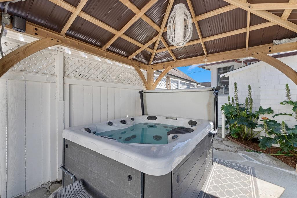 Detail Gallery Image 6 of 79 For 212 Hollister Ave, Capitola,  CA 95010 - 2 Beds | 2/1 Baths