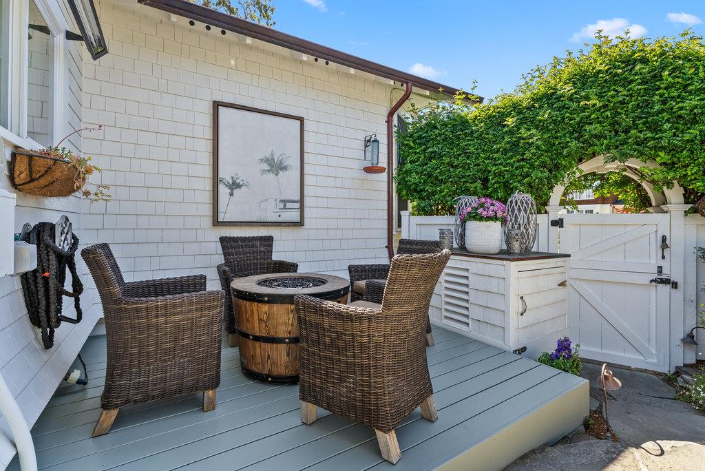 Detail Gallery Image 7 of 79 For 212 Hollister Ave, Capitola,  CA 95010 - 2 Beds | 2/1 Baths