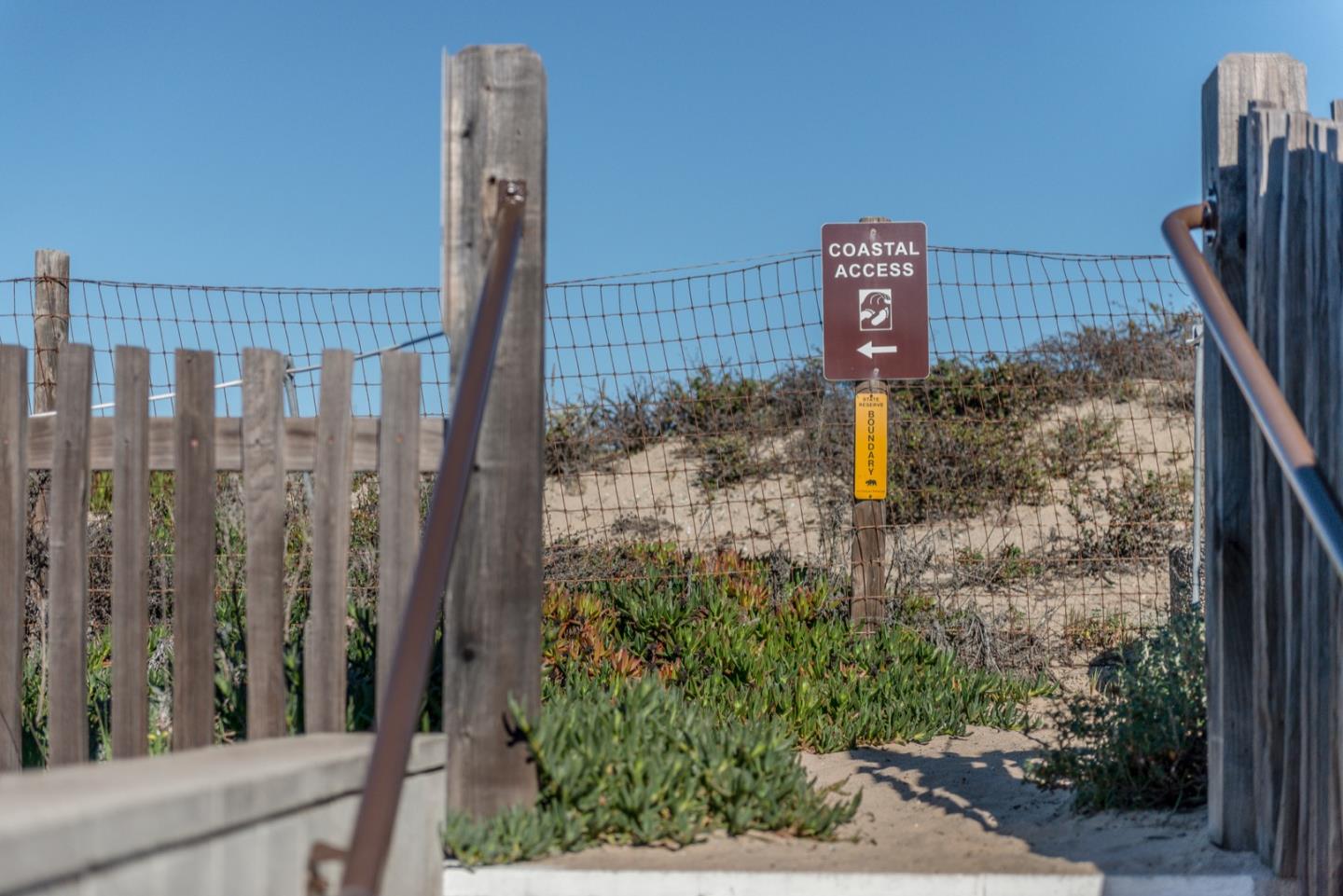 Detail Gallery Image 23 of 27 For 1 Surf Way #223,  Monterey,  CA 93940 - 1 Beds | 1 Baths