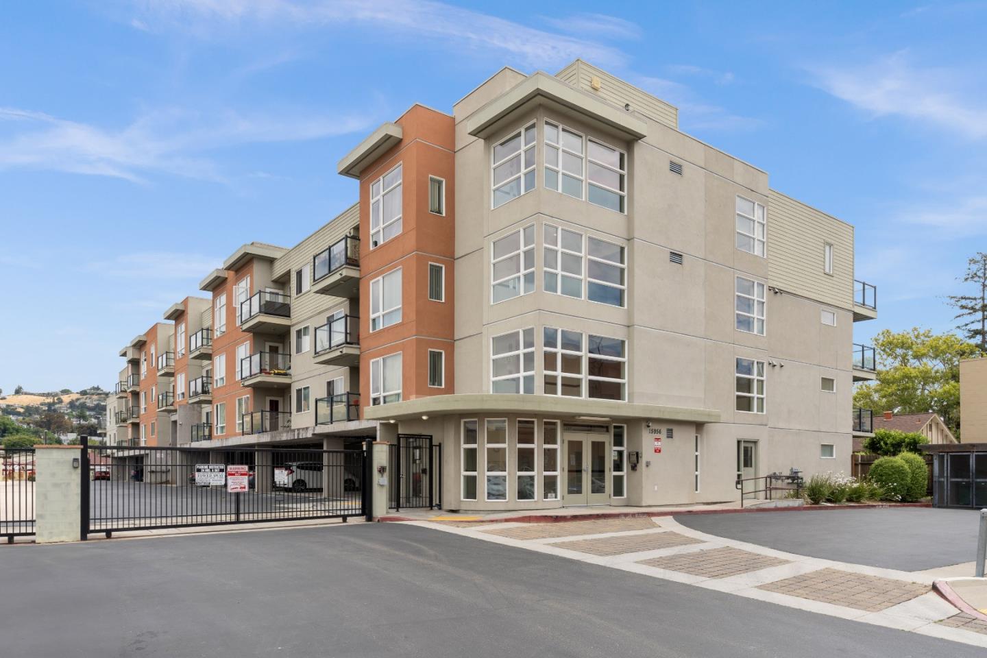 Detail Gallery Image 1 of 1 For 15956 E 14th St #301,  San Leandro,  CA 94578 - 1 Beds | 1 Baths