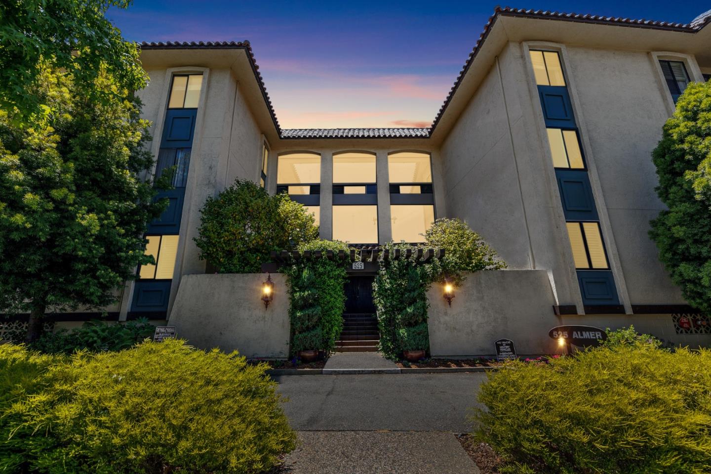 Detail Gallery Image 1 of 1 For 525 Almer Rd #303,  Burlingame,  CA 94010 - 2 Beds | 2 Baths