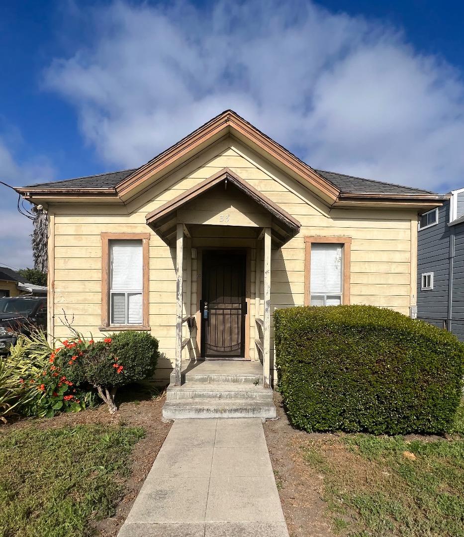 Detail Gallery Image 1 of 1 For 33 & 33 a West St, Salinas,  CA 93901 - 2 Beds | 2 Baths