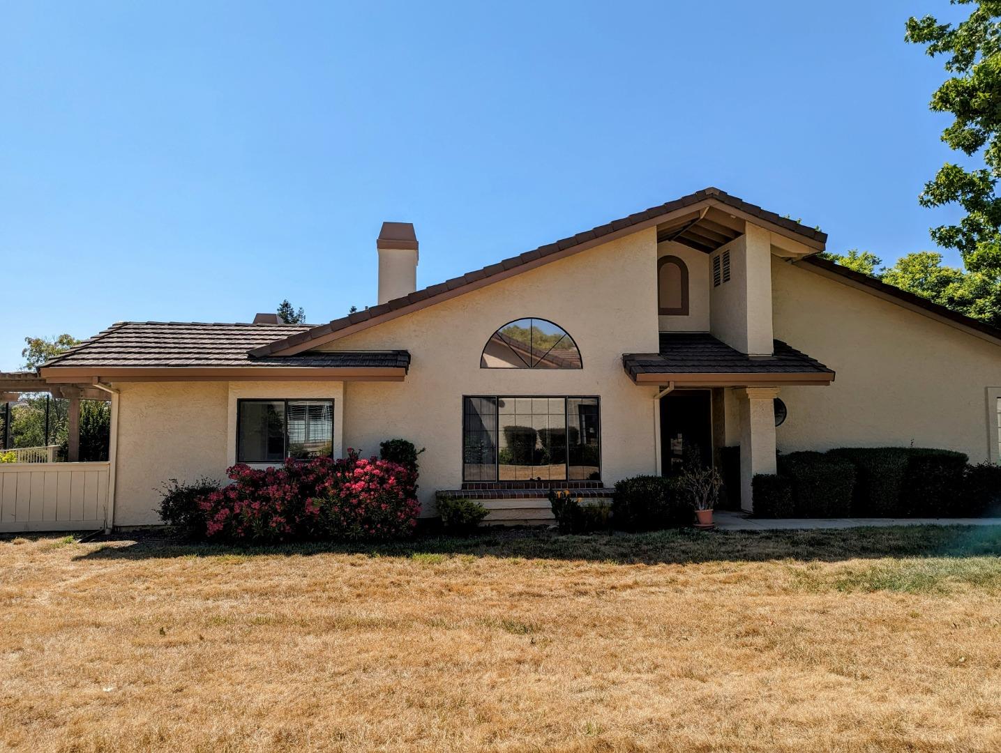 Detail Gallery Image 1 of 1 For 3332 Lake Albano Cir, San Jose,  CA 95135 - 2 Beds | 2 Baths