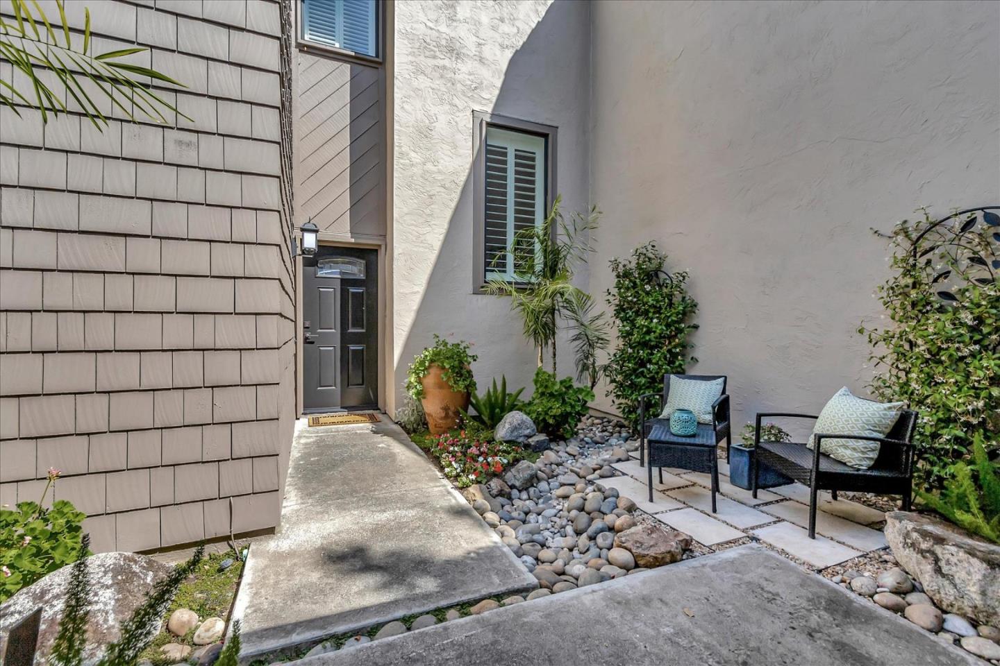 Detail Gallery Image 1 of 1 For 1587 Whiterock Cir, San Jose,  CA 95125 - 3 Beds | 2/1 Baths