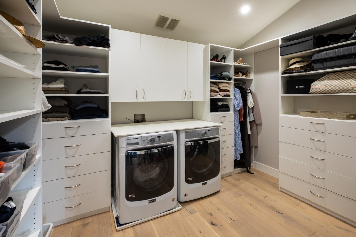 Detail Gallery Image 18 of 32 For 100 Wellington Dr, San Carlos,  CA 94070 - 5 Beds | 4 Baths