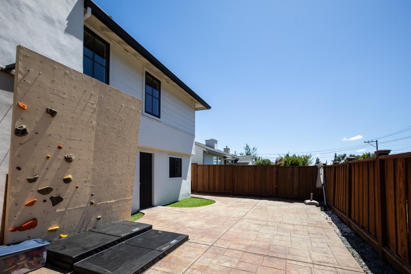 Detail Gallery Image 32 of 32 For 100 Wellington Dr, San Carlos,  CA 94070 - 5 Beds | 4 Baths
