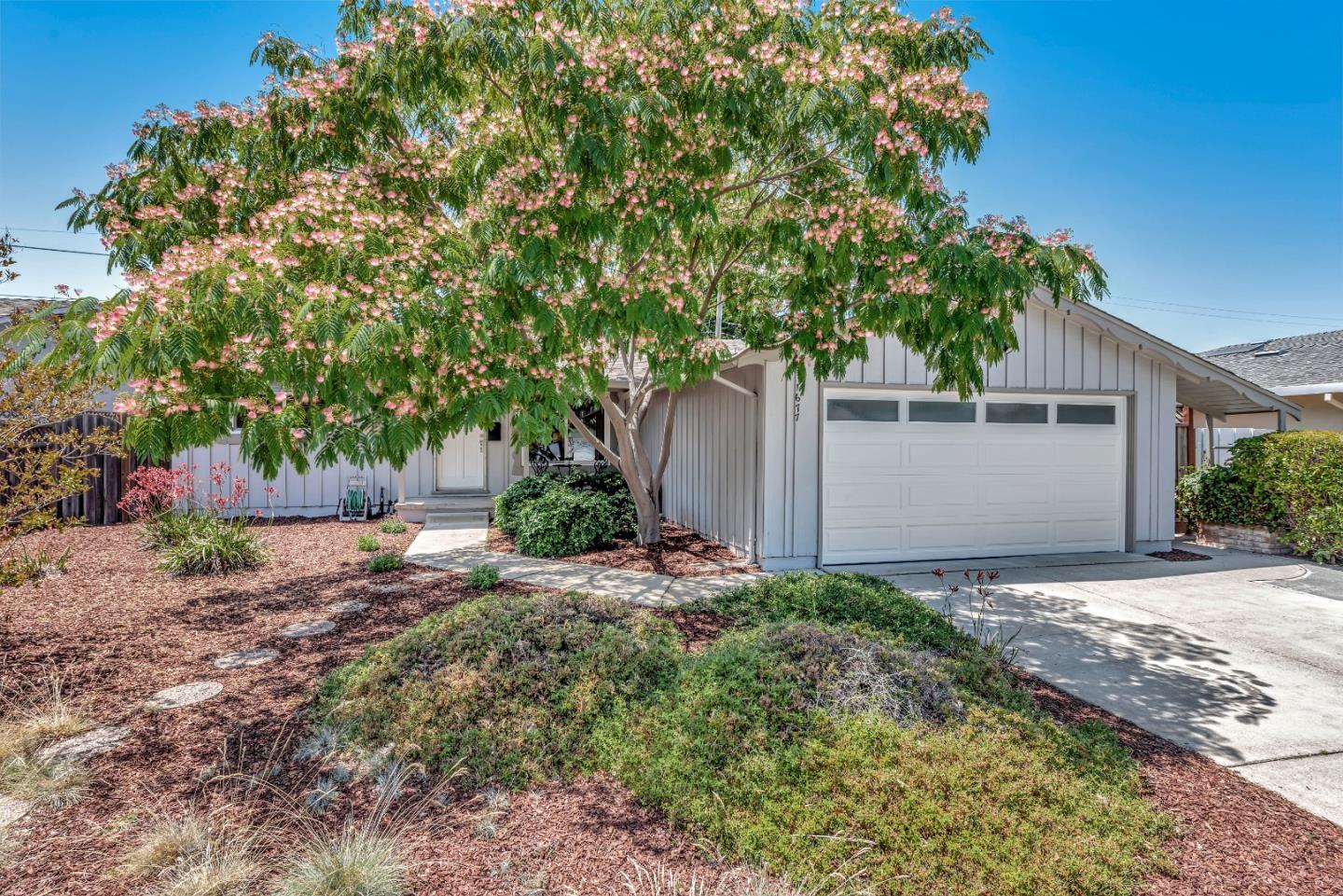 Detail Gallery Image 1 of 1 For 1677 Meadowlark Ln, Sunnyvale,  CA 94087 - 3 Beds | 2 Baths