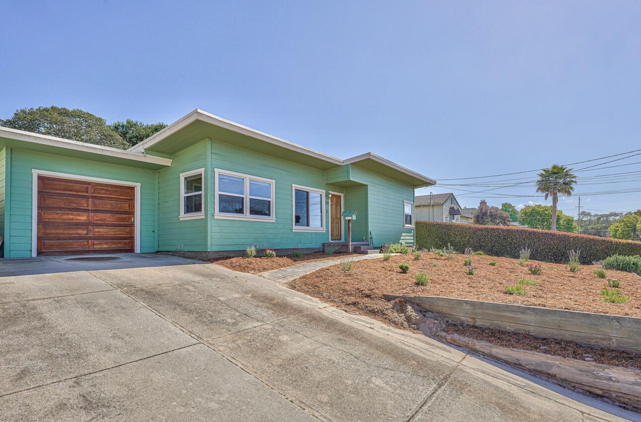 Detail Gallery Image 1 of 1 For 218 Edinburgh Ave, Monterey,  CA 93940 - 3 Beds | 2 Baths