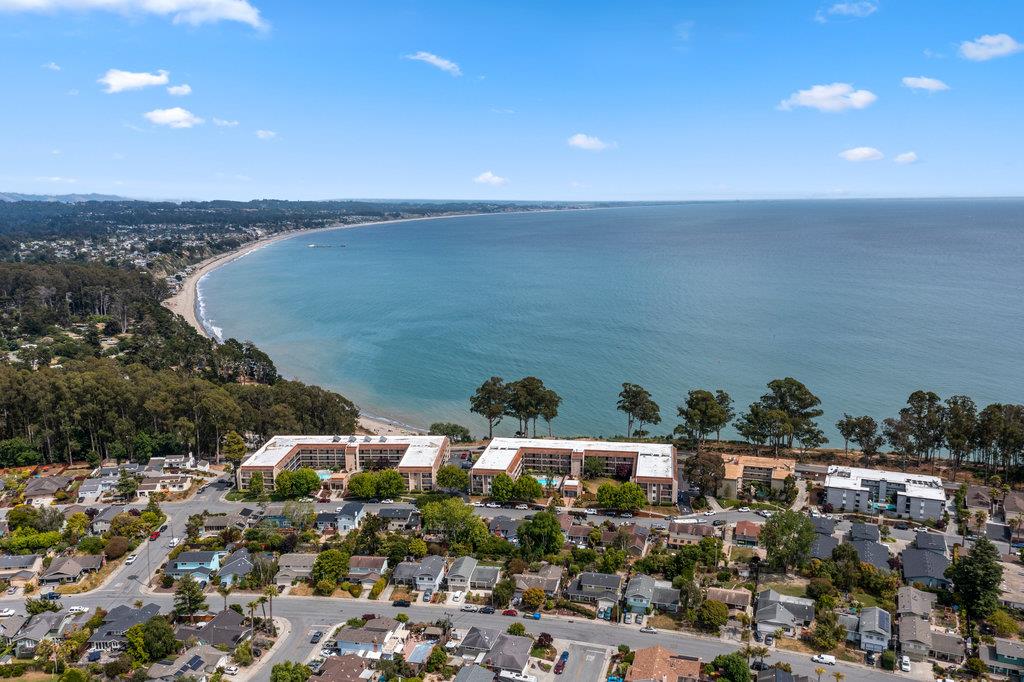 Detail Gallery Image 1 of 1 For 870 Park Ave #106,  Capitola,  CA 95010 - 2 Beds | 2 Baths