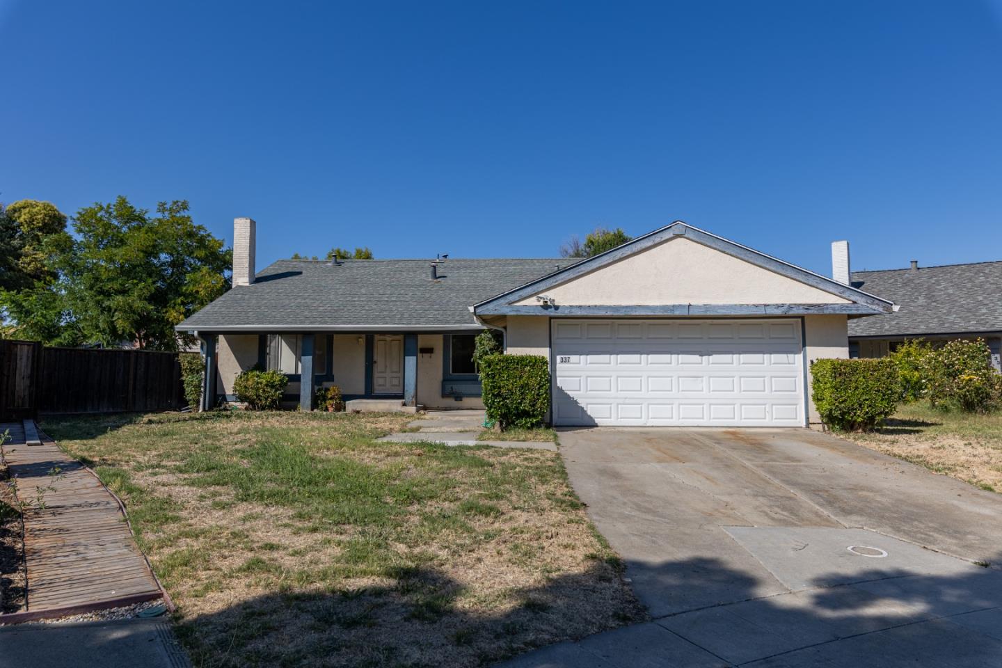 Detail Gallery Image 1 of 1 For 337 Arco Ct, San Jose,  CA 95123 - 4 Beds | 2 Baths