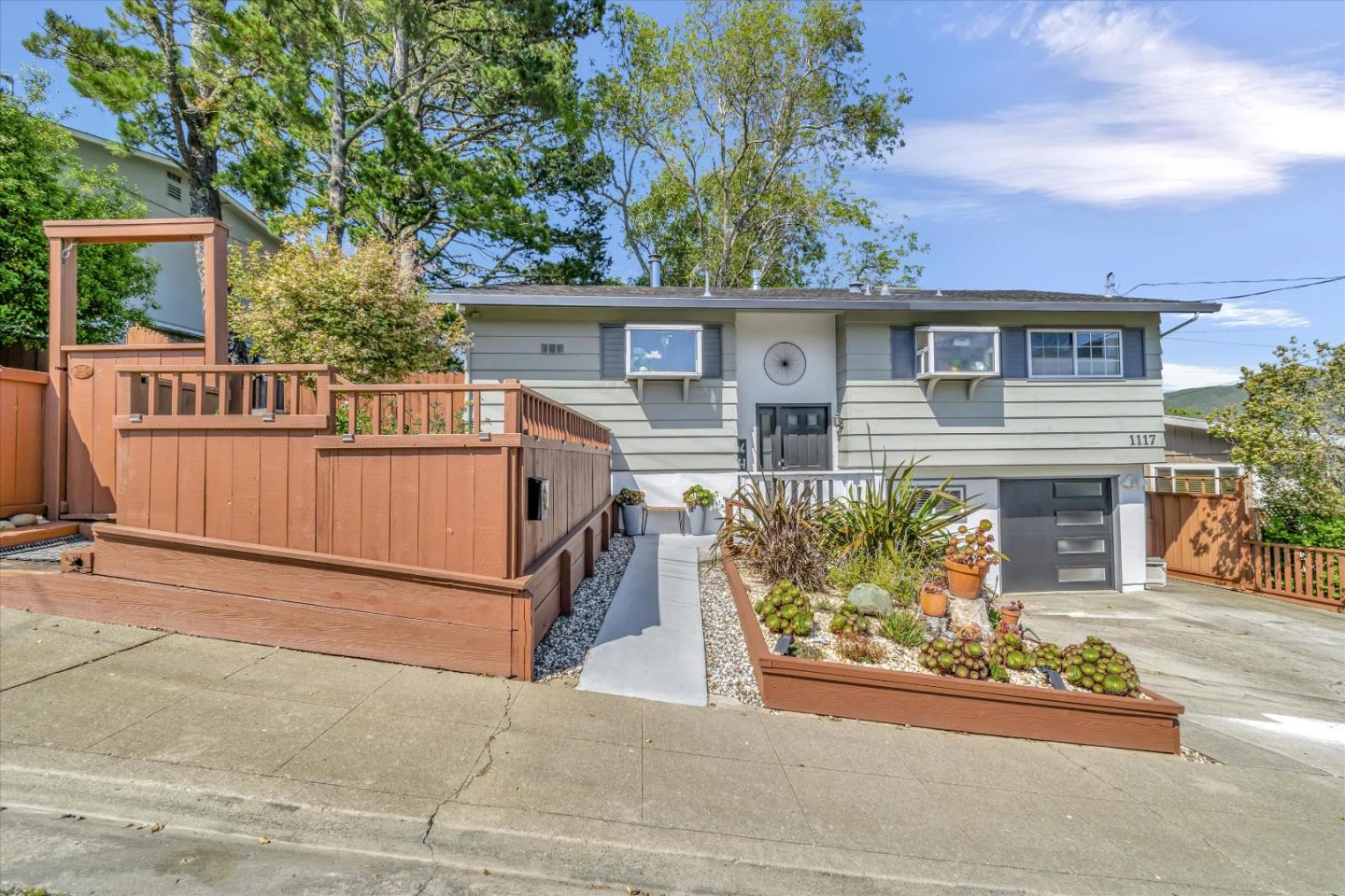 Detail Gallery Image 1 of 1 For 1117 Manzanita Dr, Pacifica,  CA 94044 - 3 Beds | 2 Baths