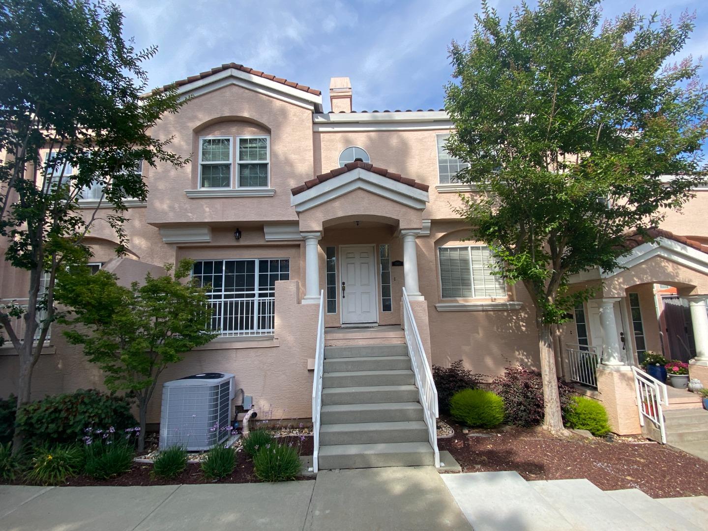 Detail Gallery Image 1 of 1 For 6993 Silver Fox Dr, San Jose,  CA 95120 - 3 Beds | 2/1 Baths