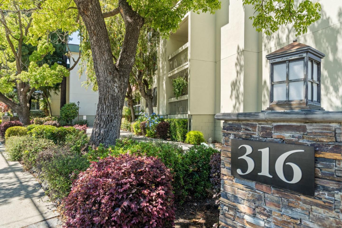 Detail Gallery Image 1 of 1 For 316 N El Camino Real #104,  San Mateo,  CA 94401 - 2 Beds | 2 Baths