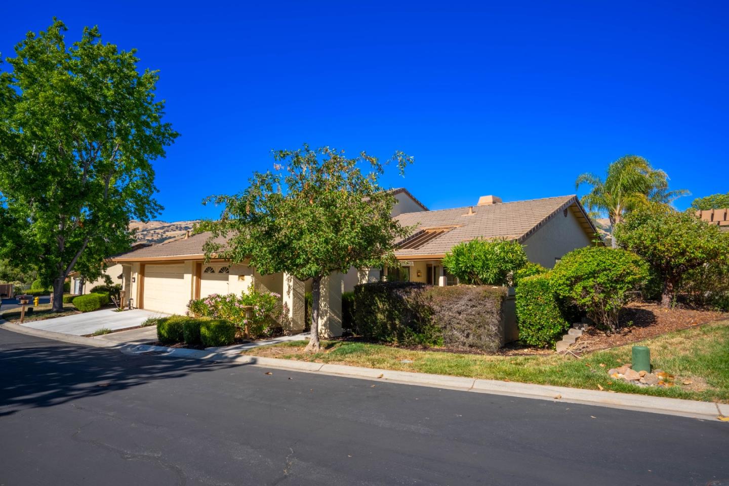 Detail Gallery Image 1 of 1 For 3231 Lake Albano Cir, San Jose,  CA 95135 - 2 Beds | 2 Baths