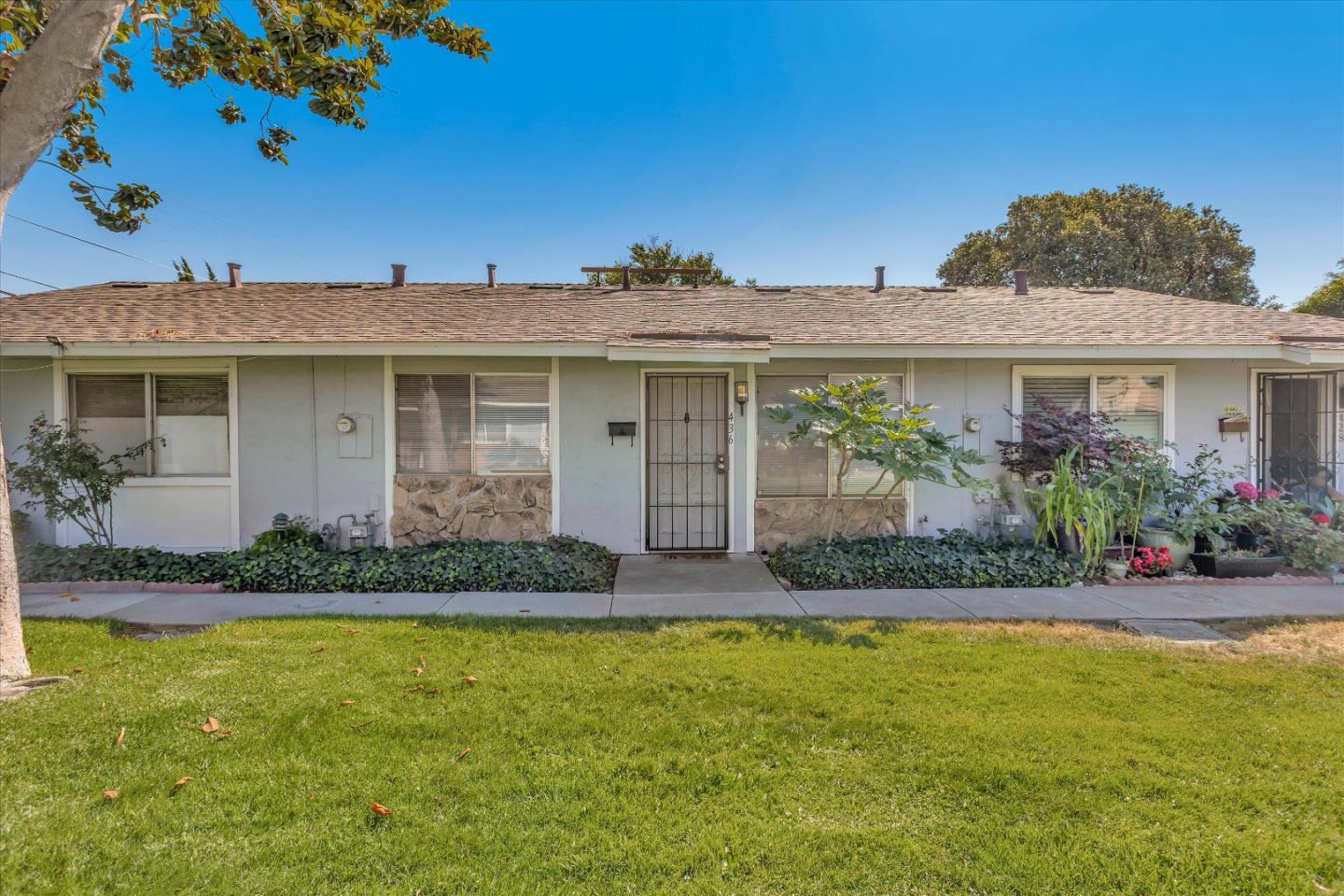 Detail Gallery Image 1 of 1 For 436 Los Arboles St, San Jose,  CA 95111 - 2 Beds | 1 Baths