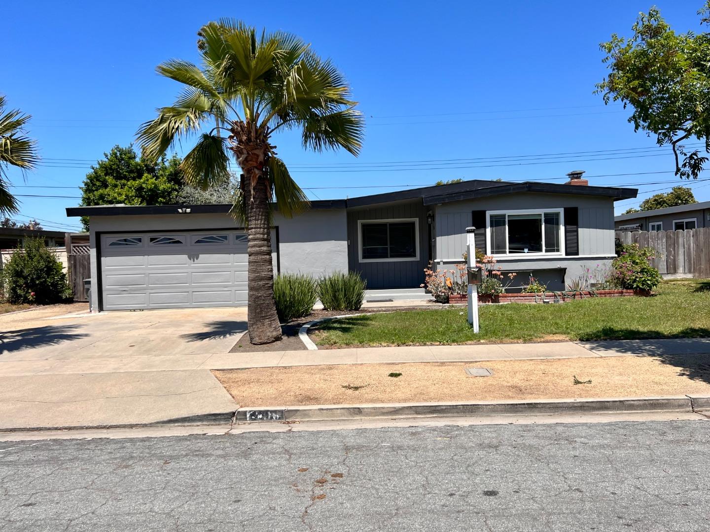 Detail Gallery Image 1 of 1 For 706 Stanford Ave, Salinas,  CA 93901 - 3 Beds | 2 Baths