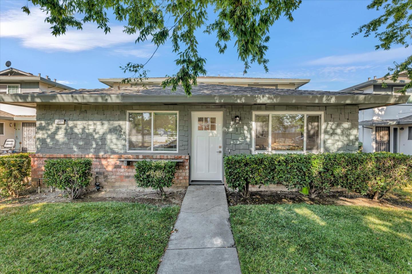 Detail Gallery Image 1 of 1 For 5561 Eagles Ln #1,  San Jose,  CA 95123 - 2 Beds | 1 Baths