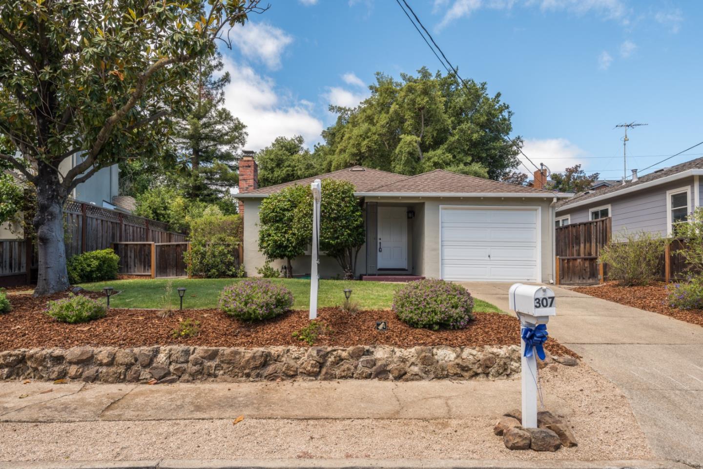 Detail Gallery Image 1 of 1 For 307 Stanford Ave, Menlo Park,  CA 94025 - 2 Beds | 1 Baths