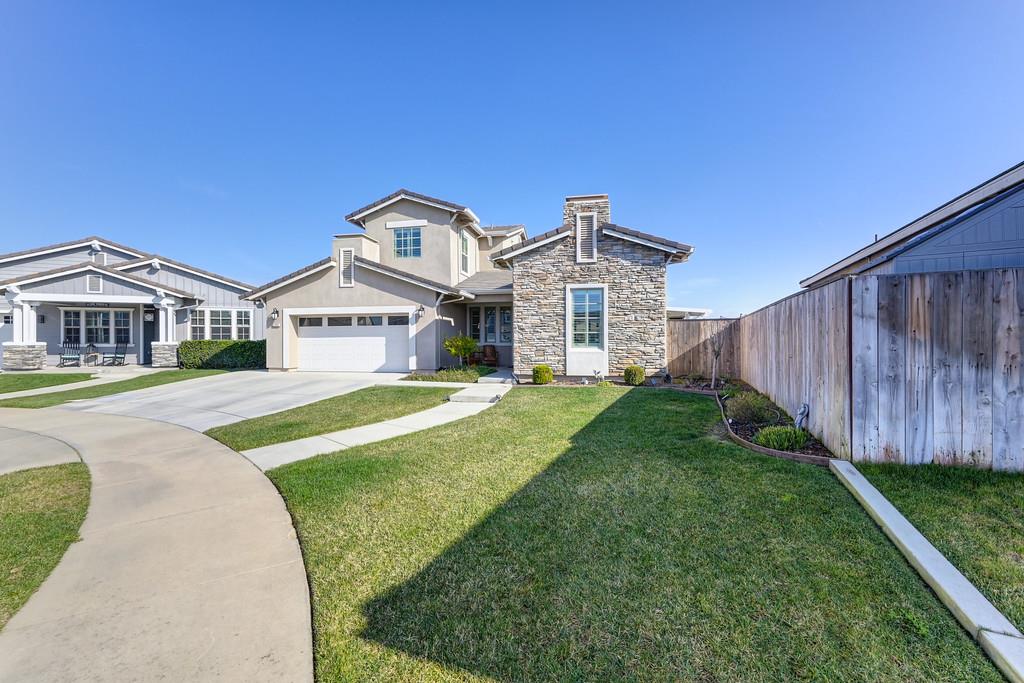 Detail Gallery Image 1 of 1 For 1231 Bluegrass Ct, Oakdale,  CA 95361 - 4 Beds | 2/1 Baths