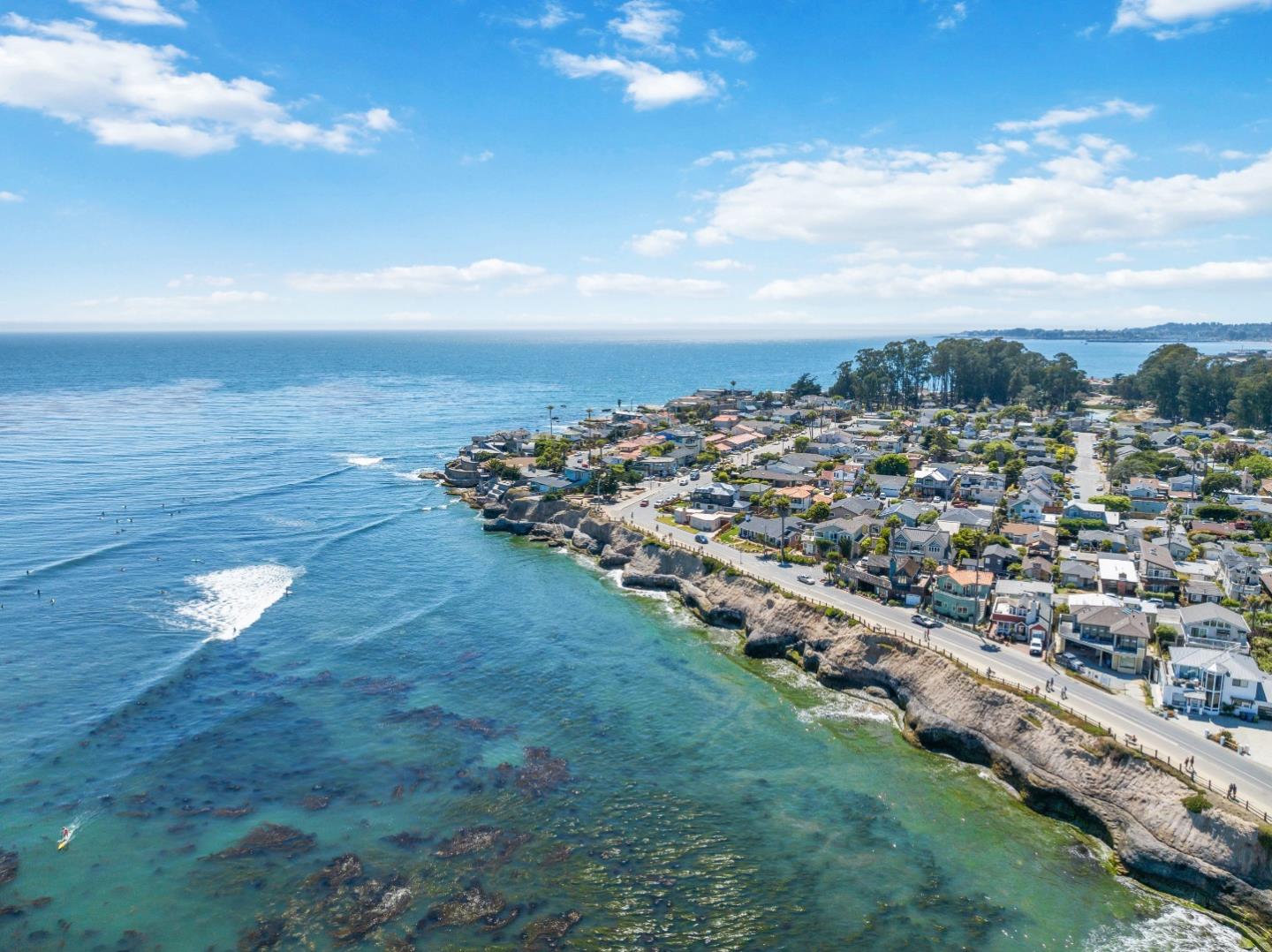 2565 Portola Dr 14, Santa Cruz, CA 95062 3 Beds 2 Baths