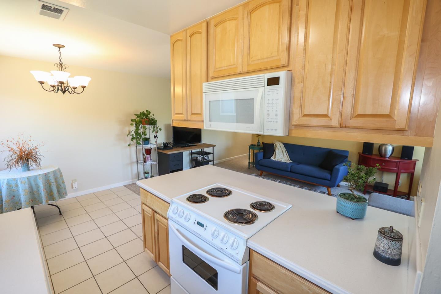 Detail Gallery Image 7 of 26 For 1375 Ruby Ct #4,  Capitola,  CA 95010 - 2 Beds | 1 Baths