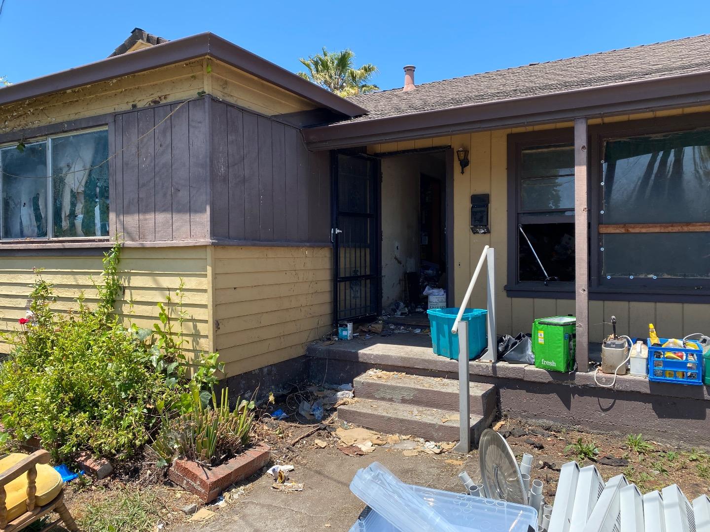 Detail Gallery Image 1 of 1 For 2222 Lobert St, Castro Valley,  CA 94546 - 2 Beds | 1 Baths