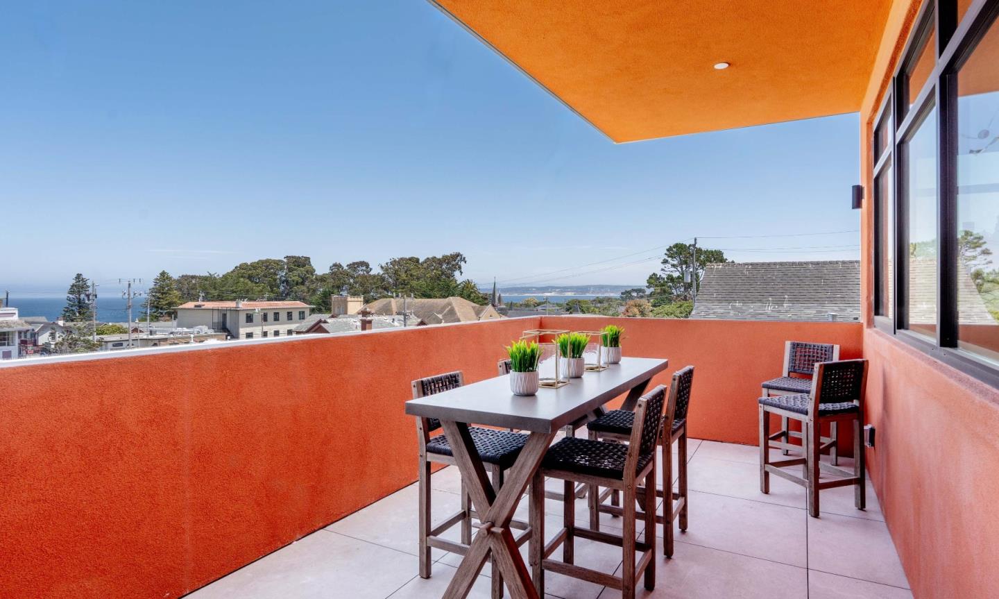 Detail Gallery Image 24 of 29 For 520 Lighthouse Ave #201,  Pacific Grove,  CA 93950 - 3 Beds | 2/1 Baths