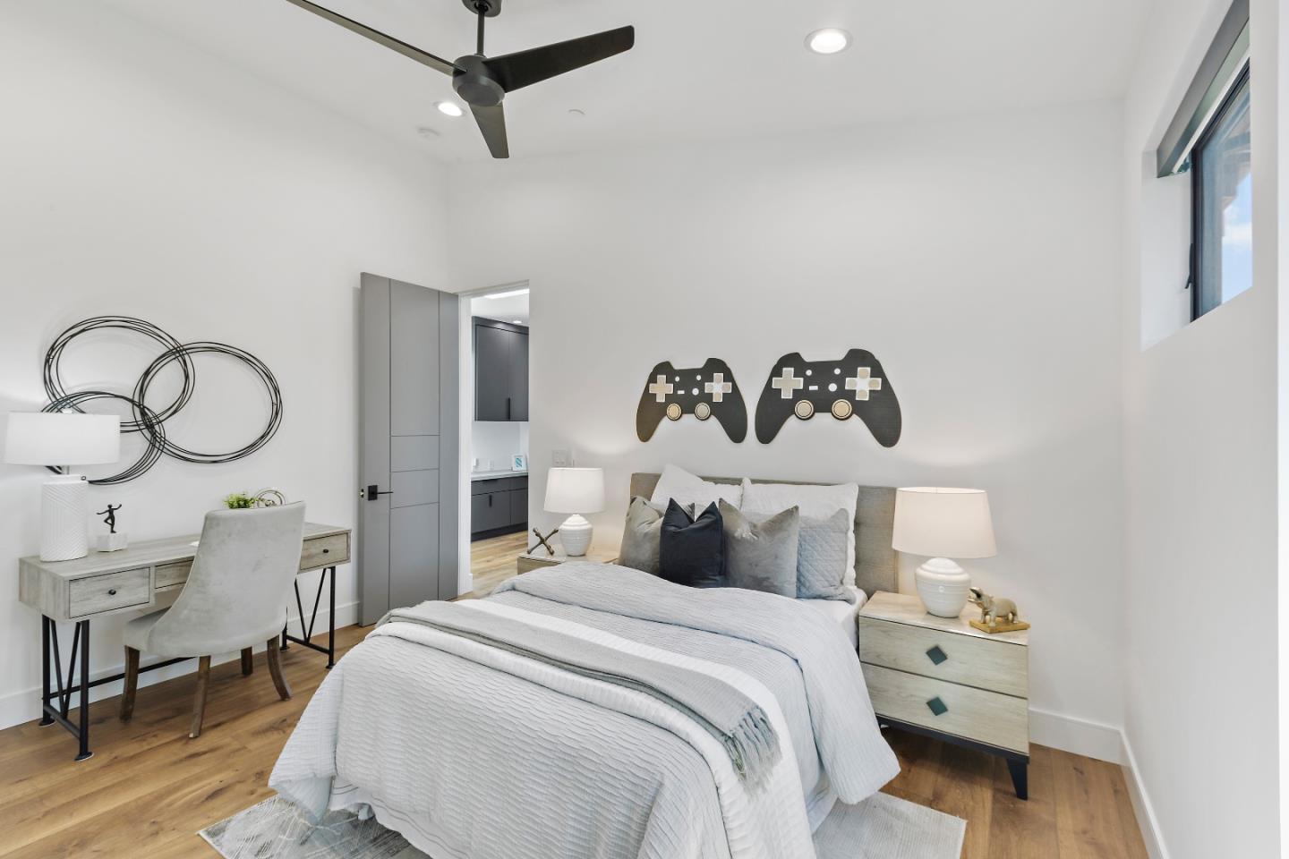 Detail Gallery Image 18 of 39 For 1398 Socorro Ave, Sunnyvale,  CA 94089 - 3 Beds | 2/1 Baths