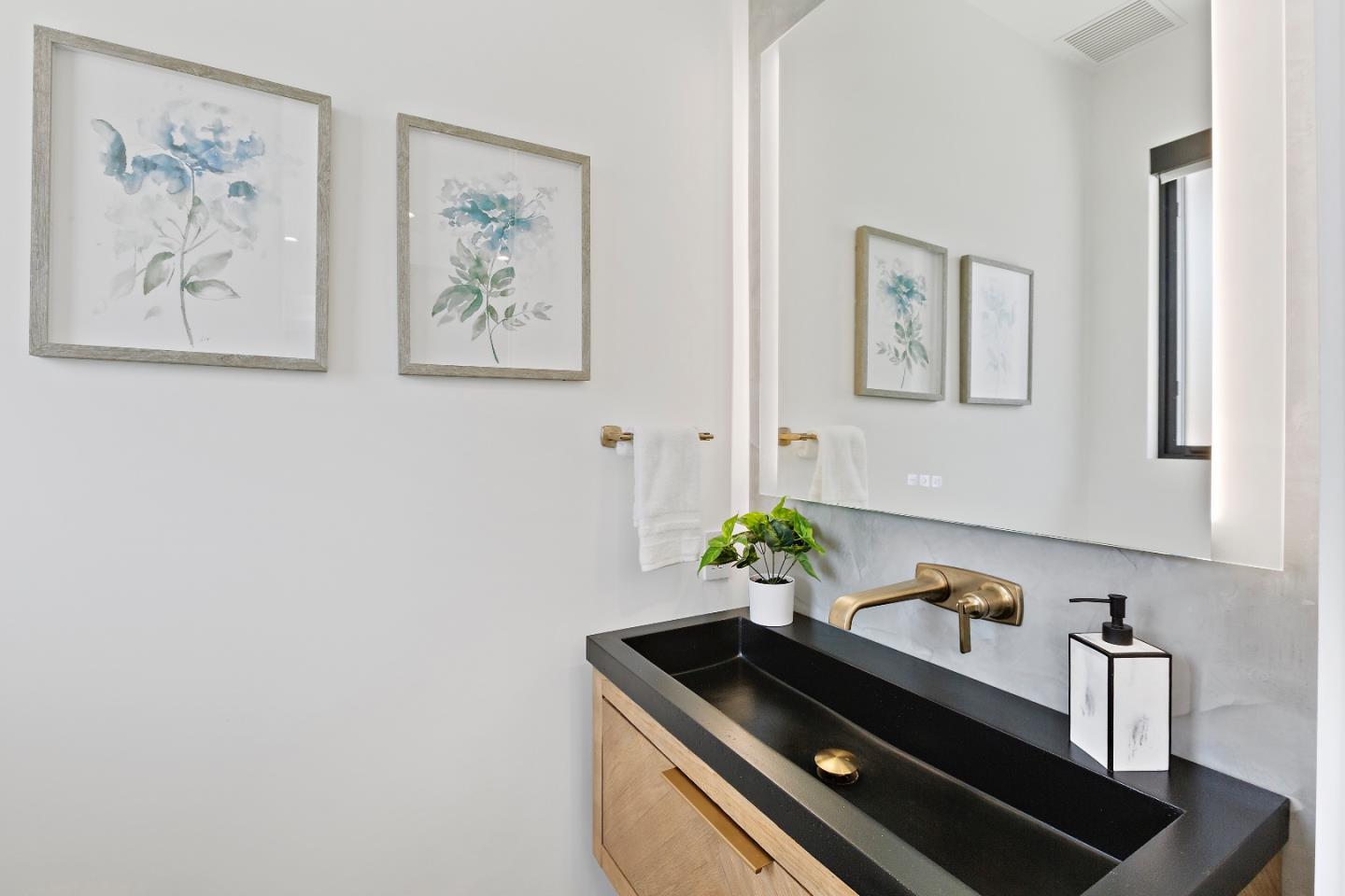 Detail Gallery Image 9 of 39 For 1398 Socorro Ave, Sunnyvale,  CA 94089 - 3 Beds | 2/1 Baths