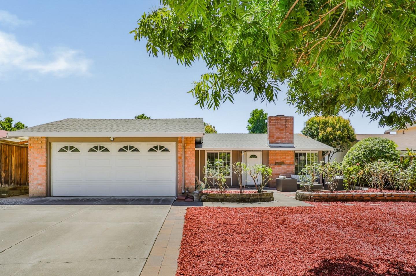 Detail Gallery Image 1 of 1 For 2734 Royalvale Way, San Jose,  CA 95132 - 3 Beds | 2 Baths