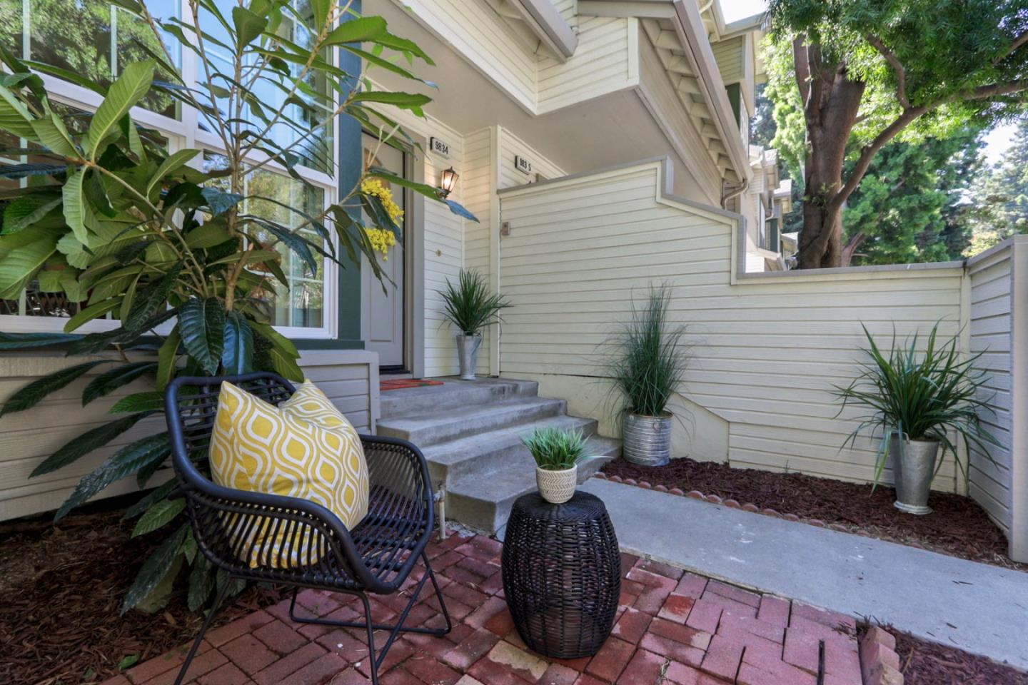 Detail Gallery Image 1 of 1 For 983 Belmont Ter #4,  Sunnyvale,  CA 94086 - 2 Beds | 2/1 Baths