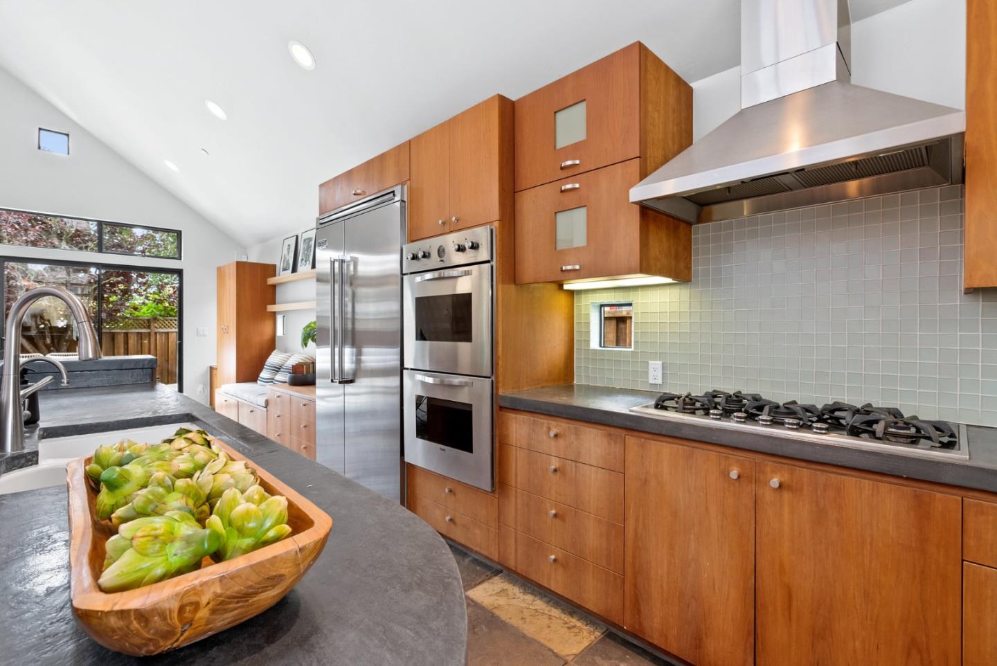 Detail Gallery Image 17 of 87 For 118 Auburn Ave, Santa Cruz,  CA 95060 - 3 Beds | 2 Baths