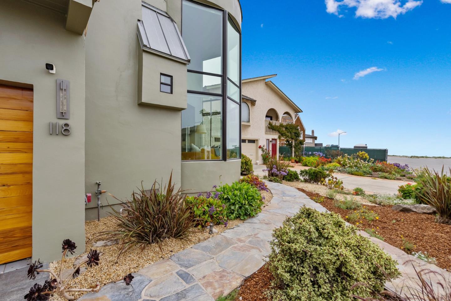 Detail Gallery Image 3 of 87 For 118 Auburn Ave, Santa Cruz,  CA 95060 - 3 Beds | 2 Baths
