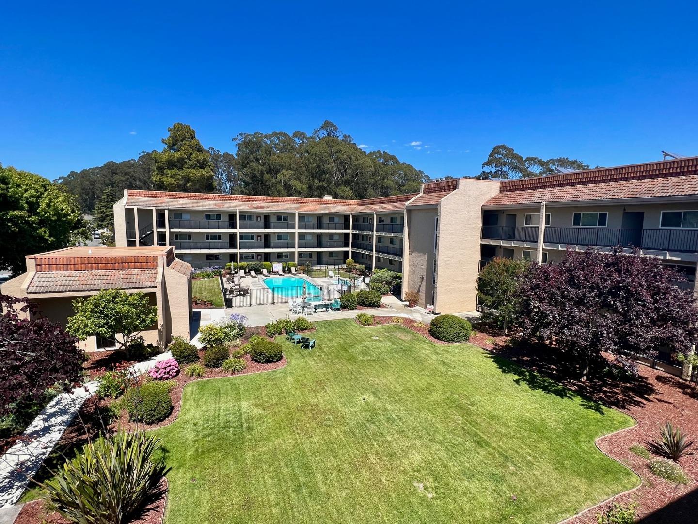 Detail Gallery Image 4 of 33 For 870 Park Ave #115,  Capitola,  CA 95010 - 3 Beds | 2 Baths