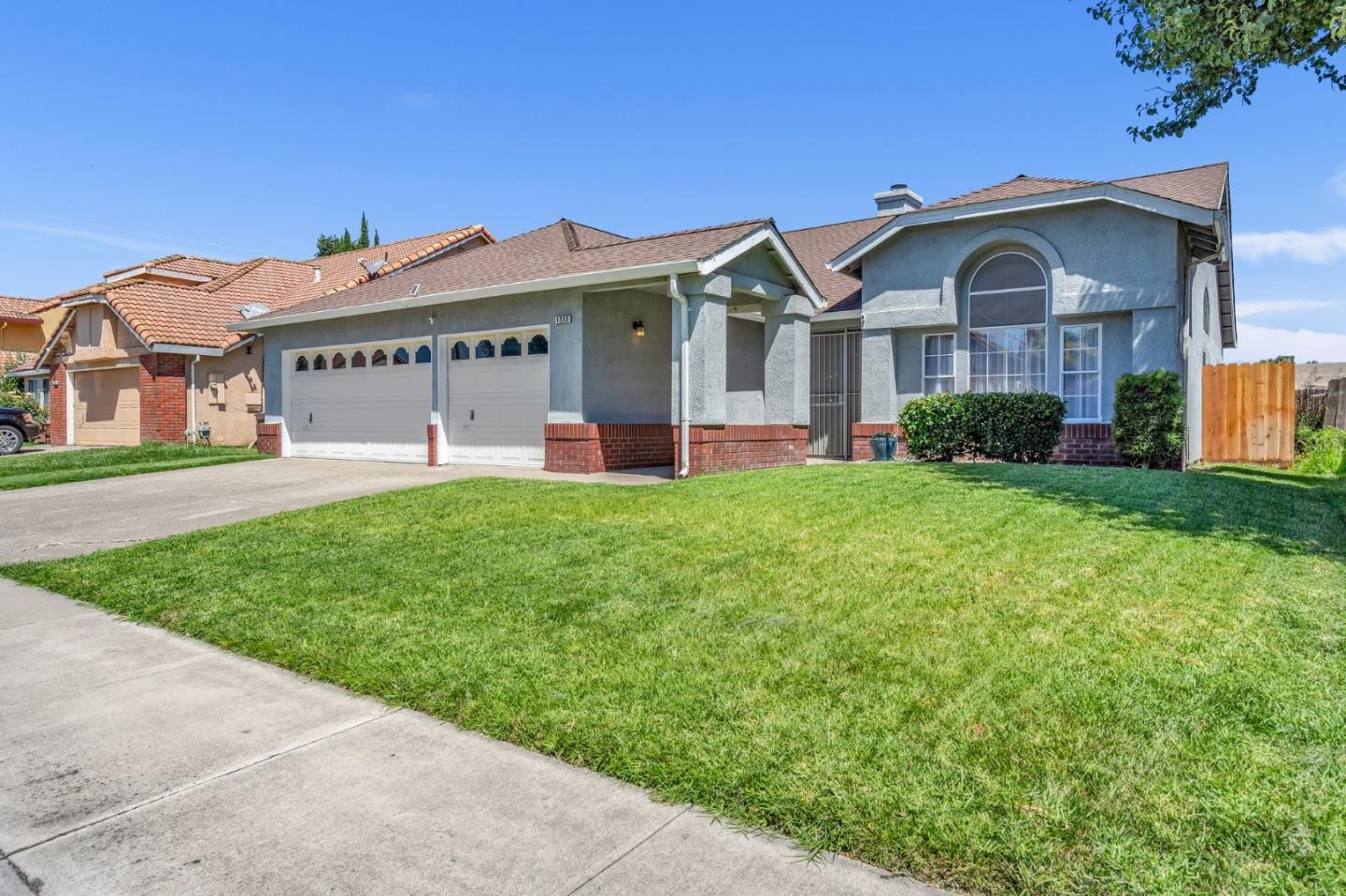 Detail Gallery Image 1 of 1 For 1313 Lloyd Thayer Cir, Stockton,  CA 95206 - 4 Beds | 2 Baths