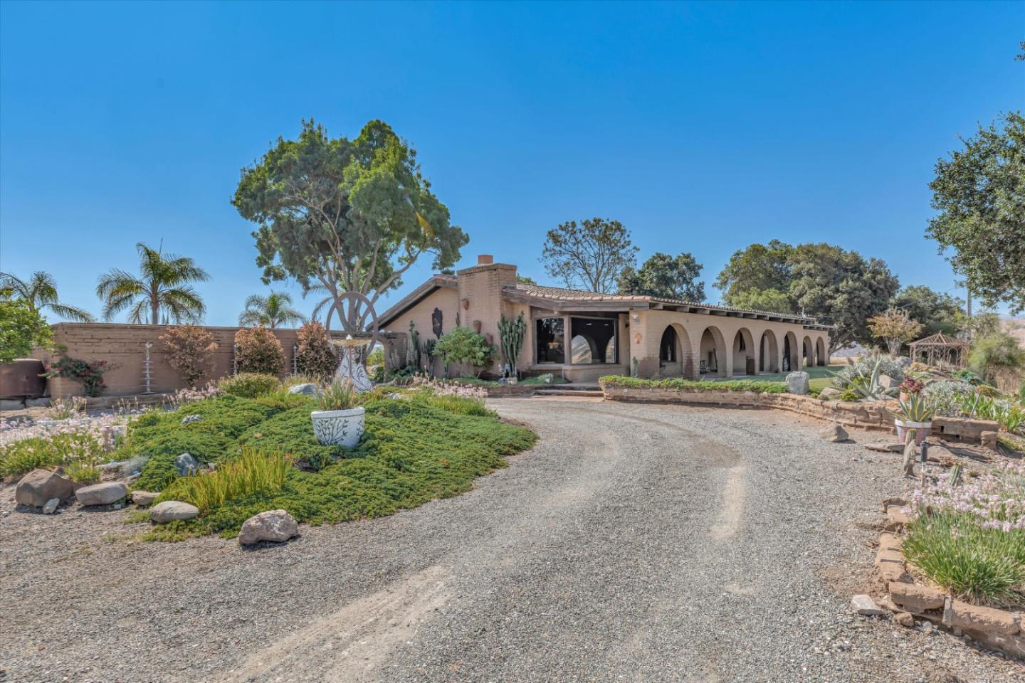 5161 Southside Rd, Hollister, CA 95023 3 Beds 3 Baths (Active