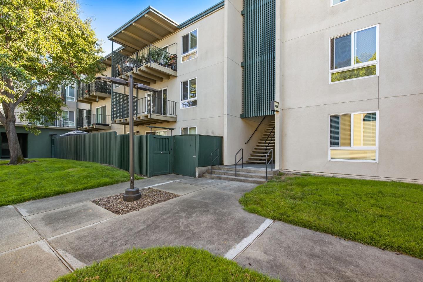 Detail Gallery Image 1 of 1 For 966 Peninsula Ave #105,  San Mateo,  CA 94401 - 2 Beds | 1 Baths