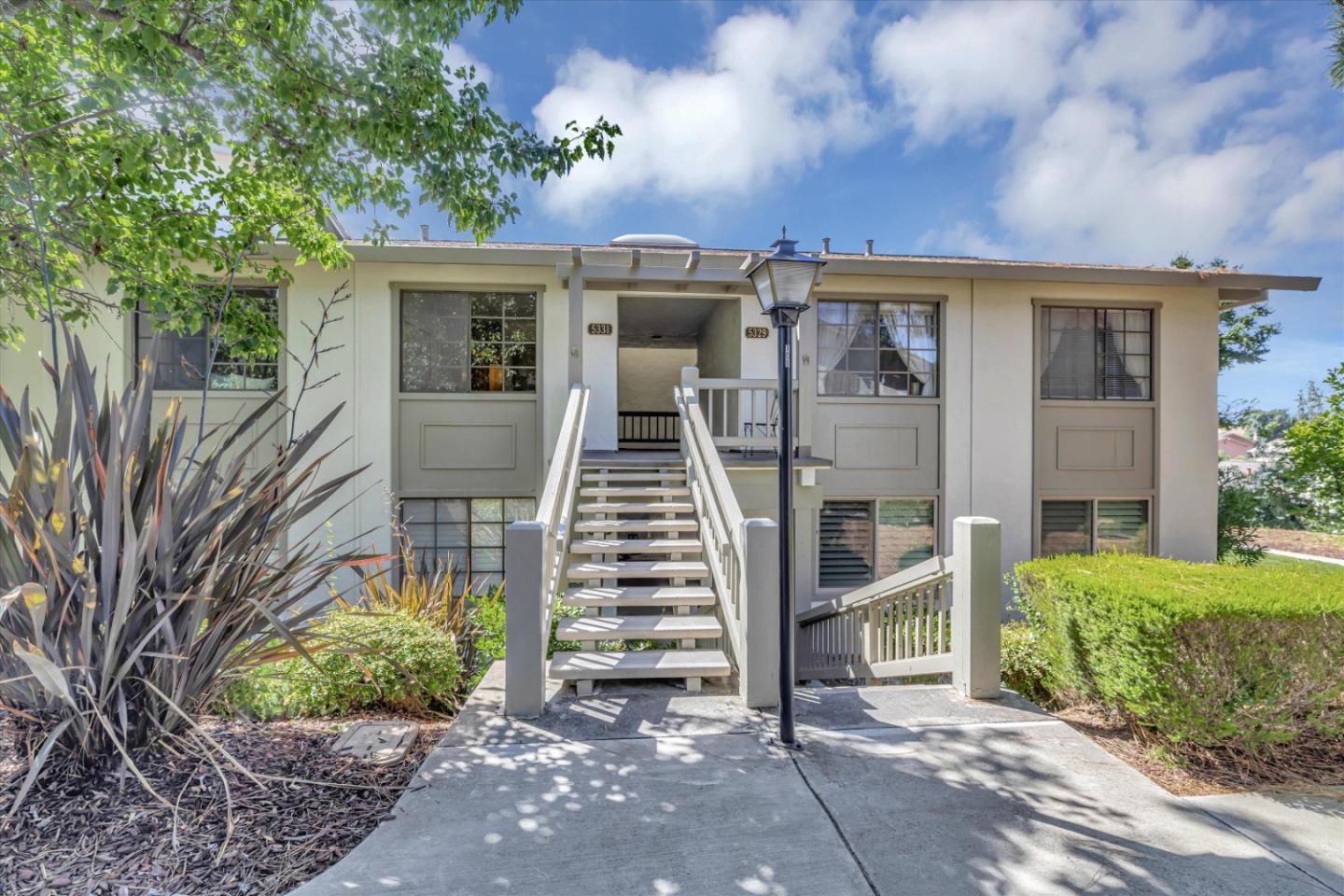 Detail Gallery Image 1 of 1 For 5331 Cribari Glen, San Jose,  CA 95135 - 2 Beds | 2 Baths