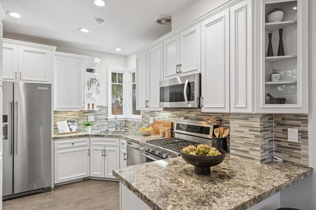 Detail Gallery Image 12 of 49 For 644 Creek Dr, Menlo Park,  CA 94025 - 3 Beds | 3/1 Baths
