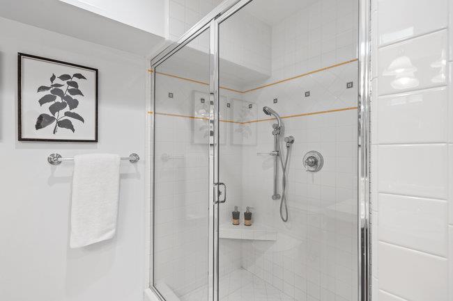 Detail Gallery Image 32 of 49 For 644 Creek Dr, Menlo Park,  CA 94025 - 3 Beds | 3/1 Baths