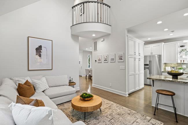 Detail Gallery Image 9 of 49 For 644 Creek Dr, Menlo Park,  CA 94025 - 3 Beds | 3/1 Baths