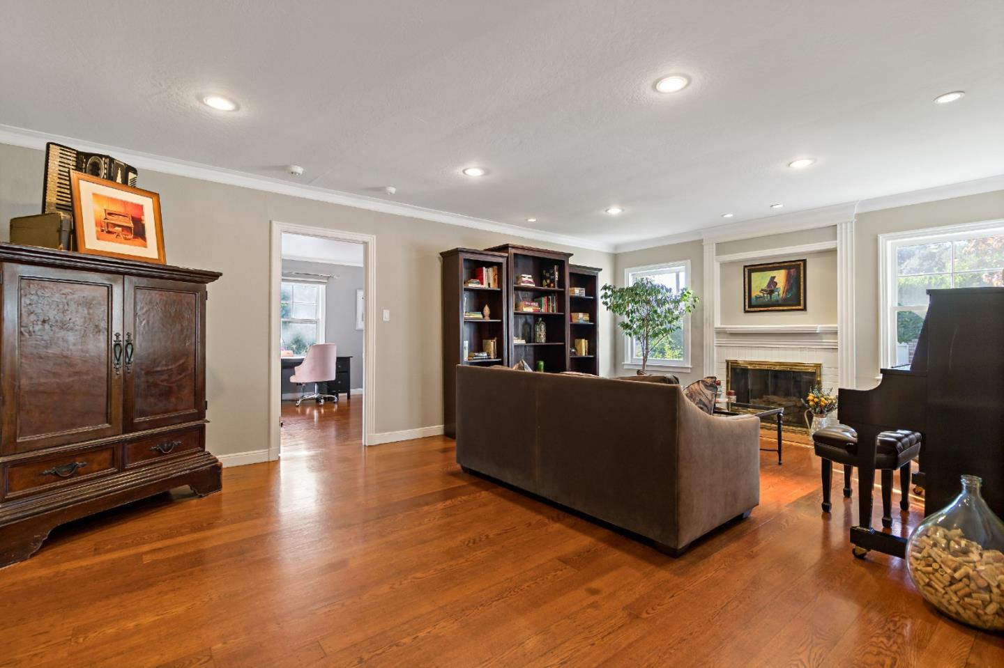 Detail Gallery Image 17 of 60 For 300 Ringwood Ave, Menlo Park,  CA 94025 - 4 Beds | 3 Baths
