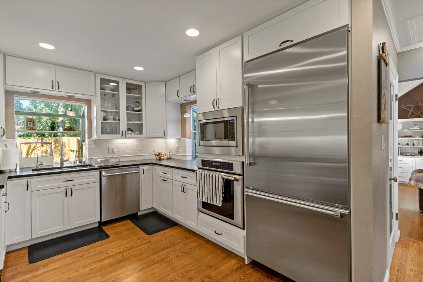 Detail Gallery Image 27 of 60 For 300 Ringwood Ave, Menlo Park,  CA 94025 - 4 Beds | 3 Baths