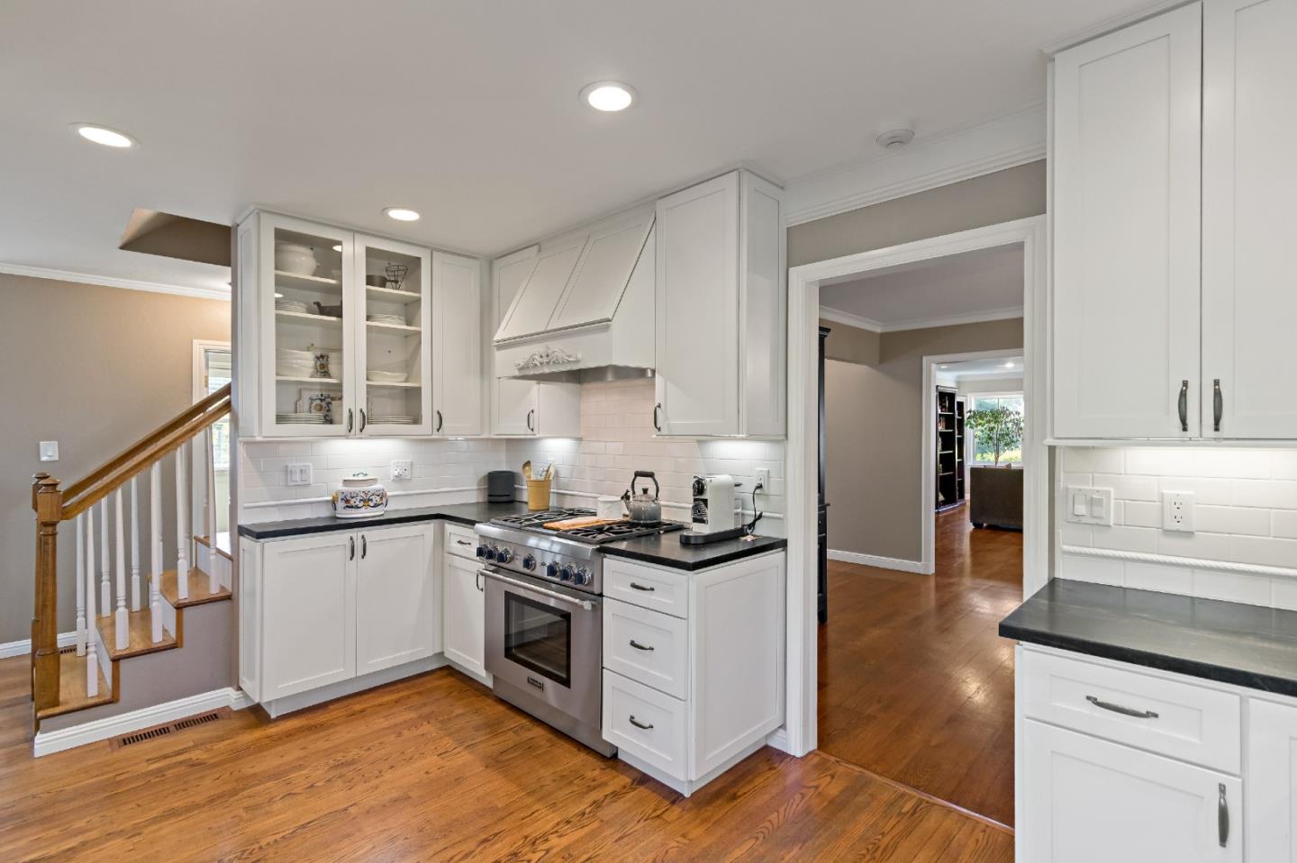 Detail Gallery Image 28 of 60 For 300 Ringwood Ave, Menlo Park,  CA 94025 - 4 Beds | 3 Baths